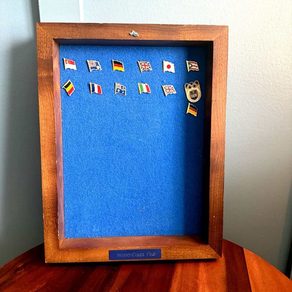 Vintage UPS Olympic World-Class Club Pin Display Nagano 1998 Sydney 2000 Flags